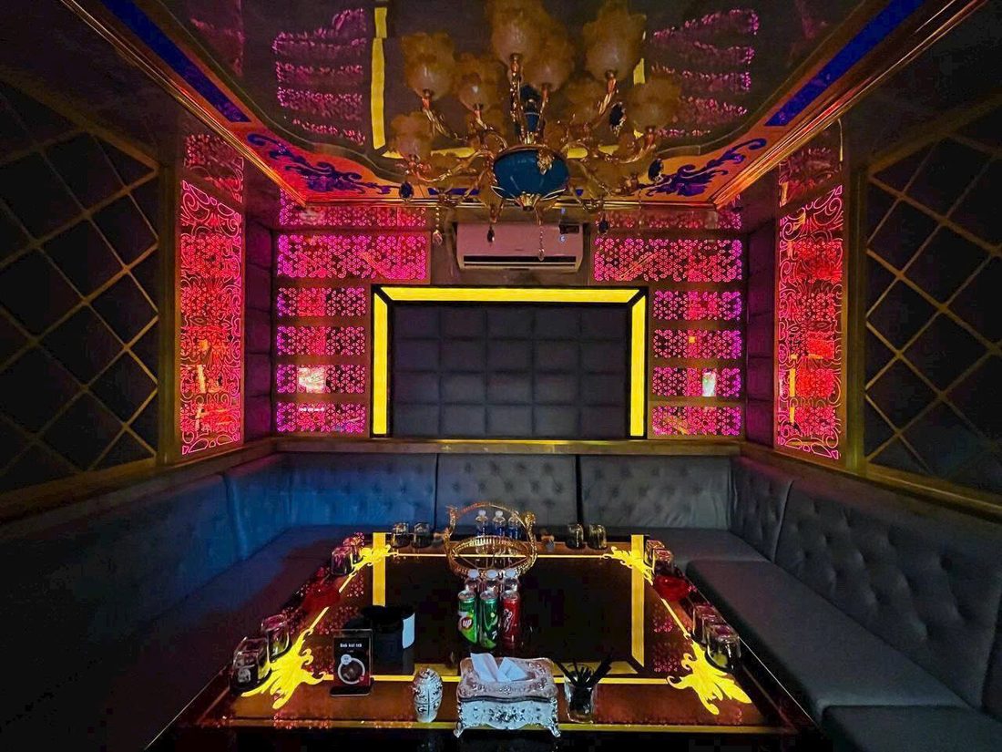 93 KTV PEARL 红金宫廷厅 水晶吊灯包厢