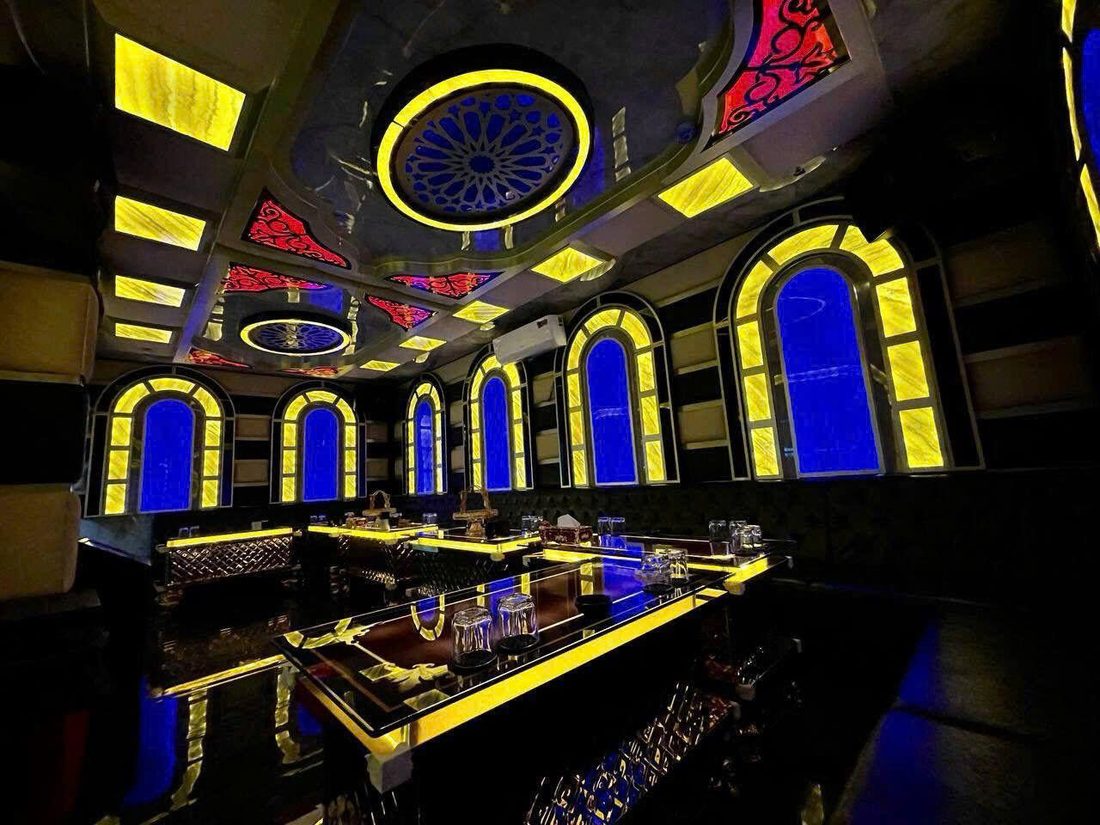 93 KTV PEARL 彩窗金厅 教堂彩色玻璃拱窗包厢