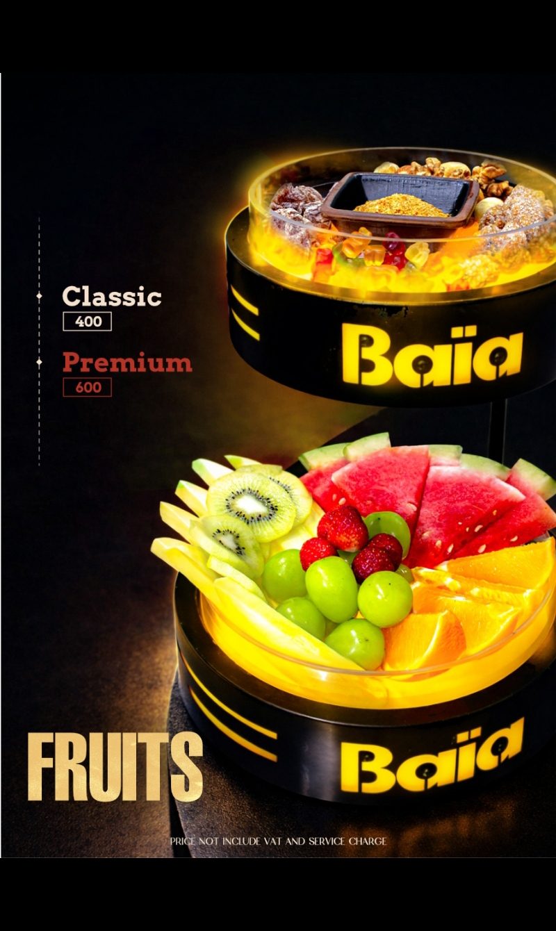 BAIA SAIGON 双层果塔，上层坚果蜜饯下层鲜果，底座印 Baia 字样发光