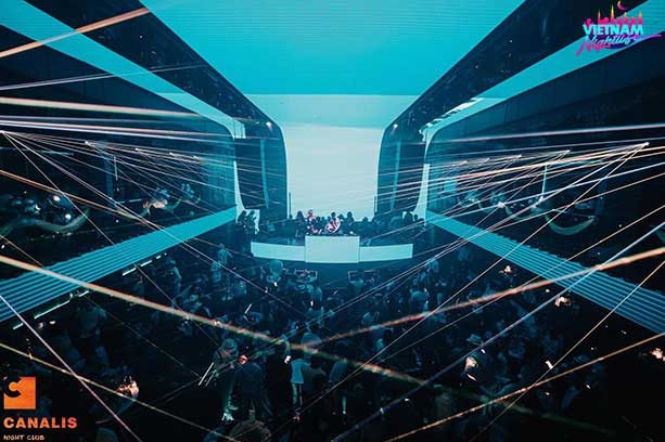 CANALIS CLUB 主舞台 · 巨幅弧形 LED 屏与密集激光网罩住整个舞池