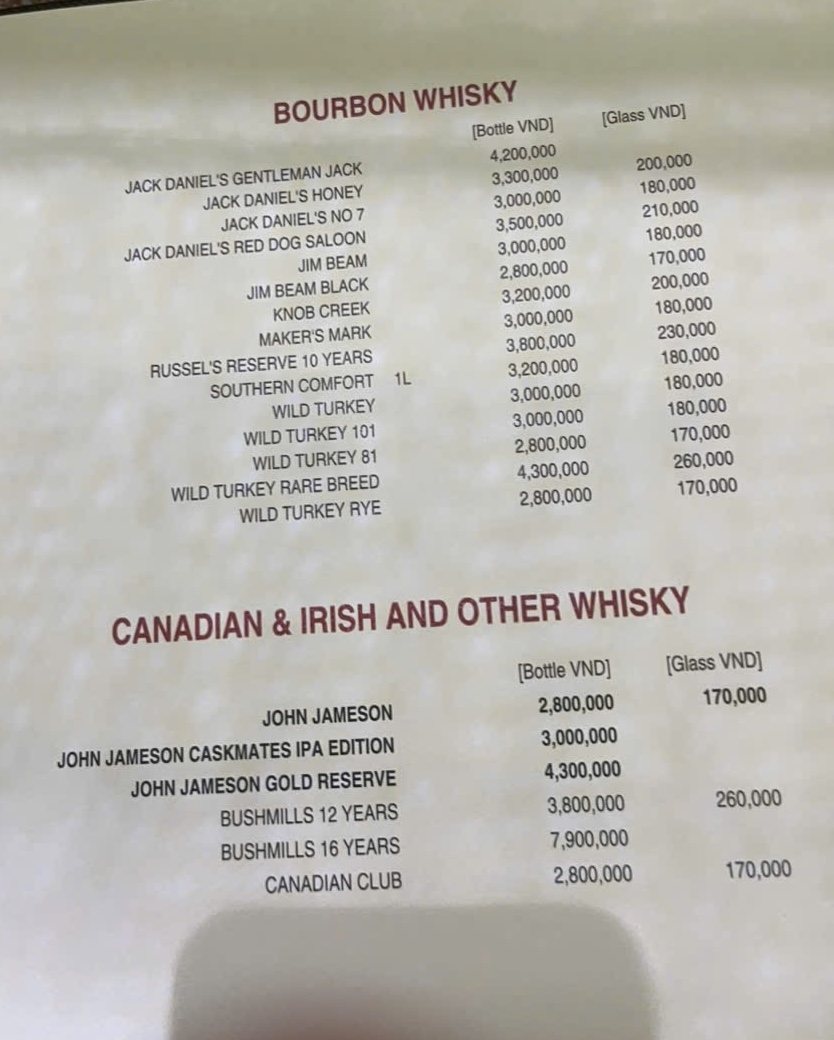 CATWALK 威士忌吧酒单实拍 · BOURBON WHISKY 与 CANADIAN & IRISH 分区，杰克丹尼占边尊美醇价目