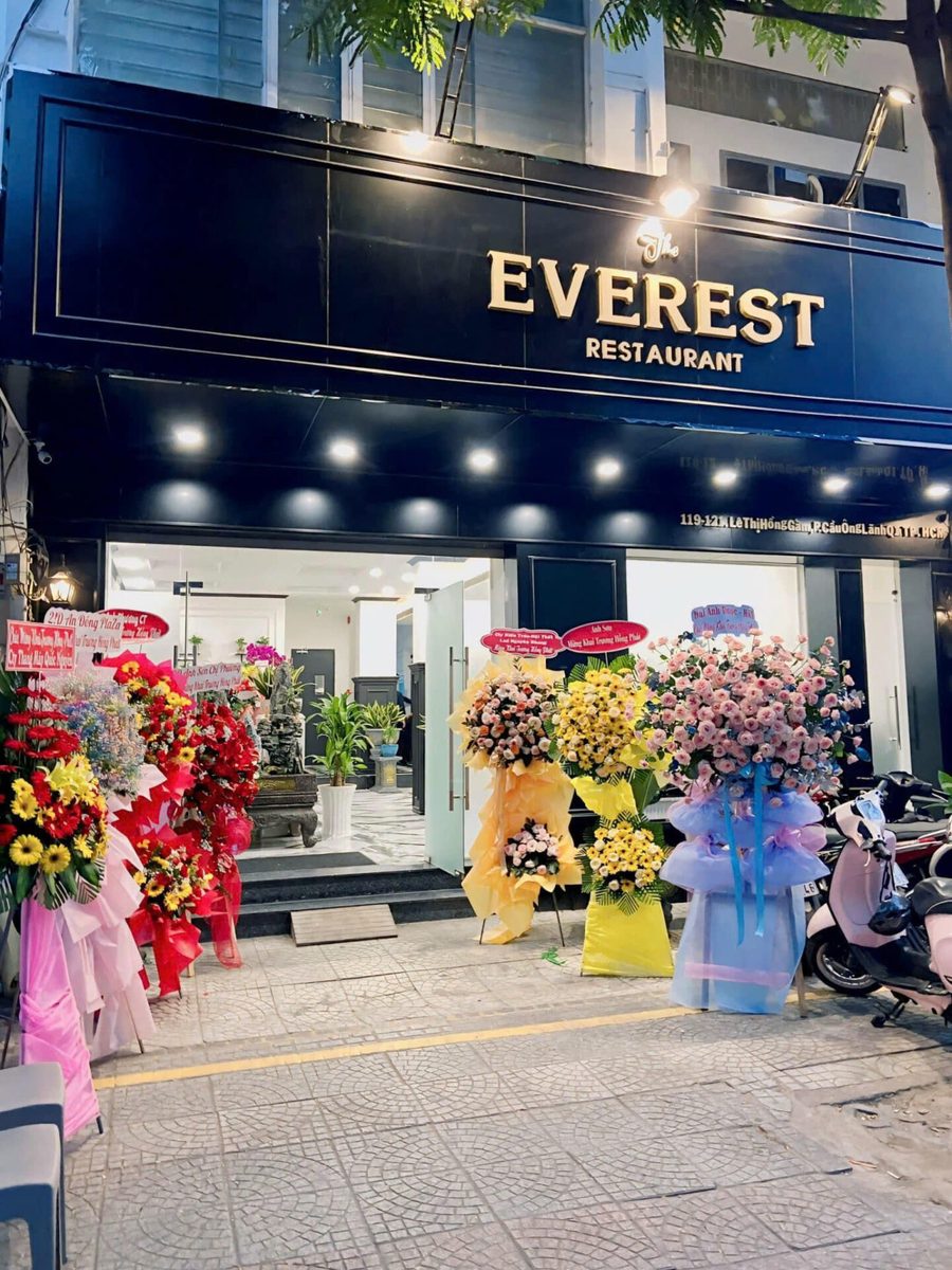 THE EVEREST RESTAURANT 胡志明第一郡门头招牌