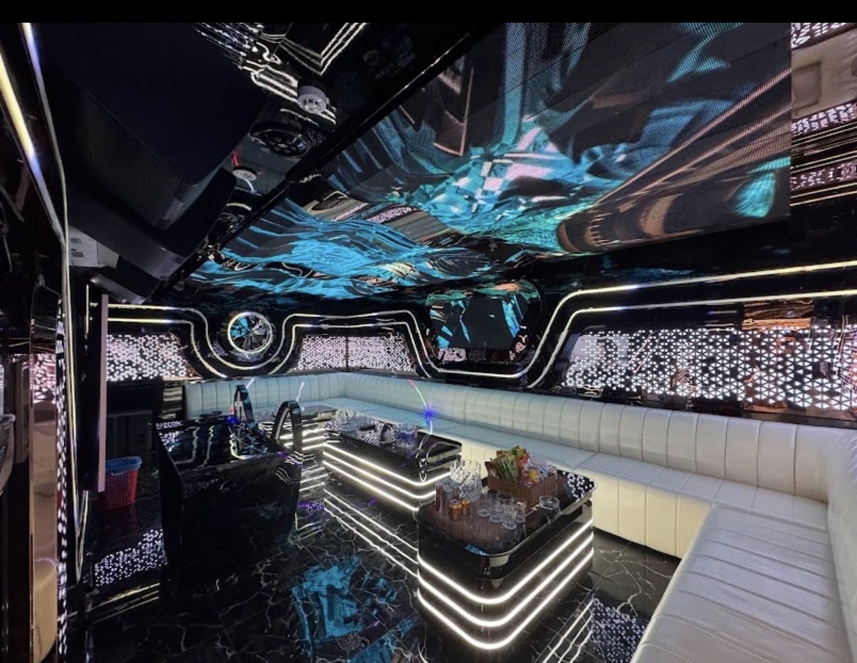 G-LUXE KTV 胡志明第五郡 整片 LED 天幕大包厢
