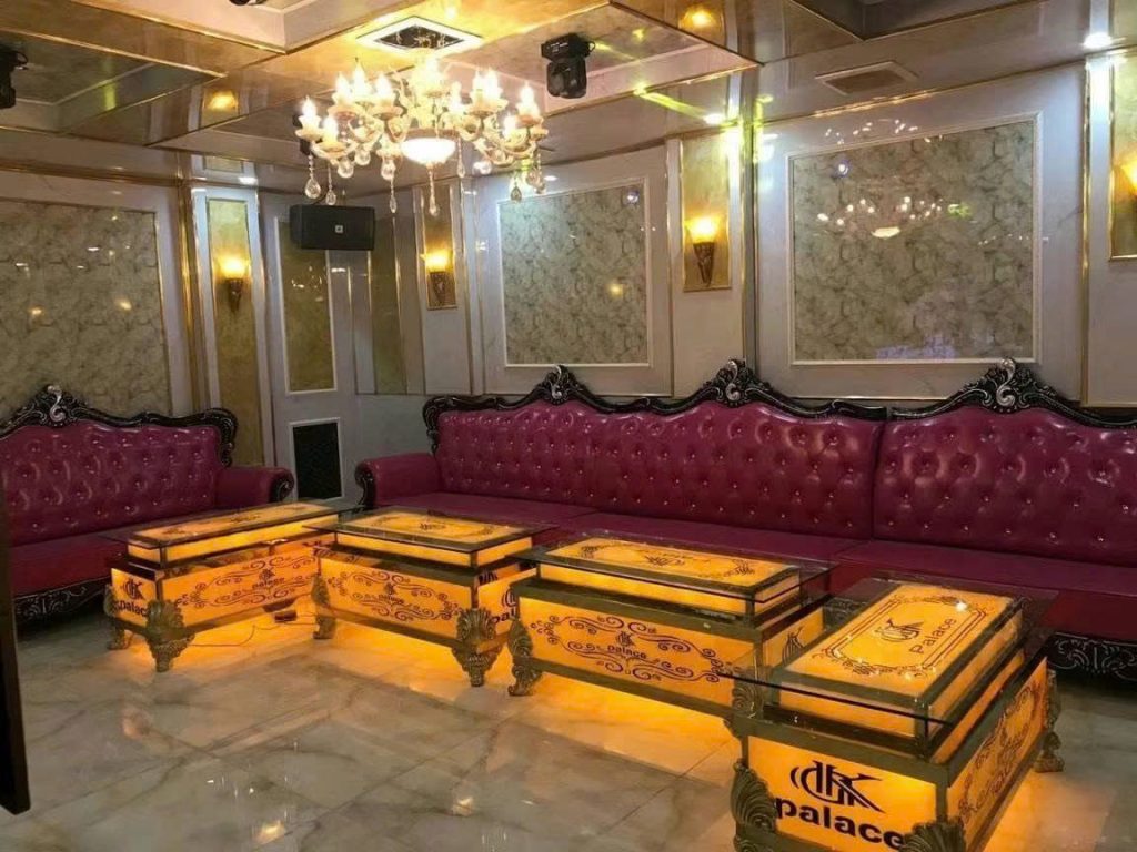 GK22 黄金王国 KTV 金色欧式包厢 酒红雕花沙发与水晶灯