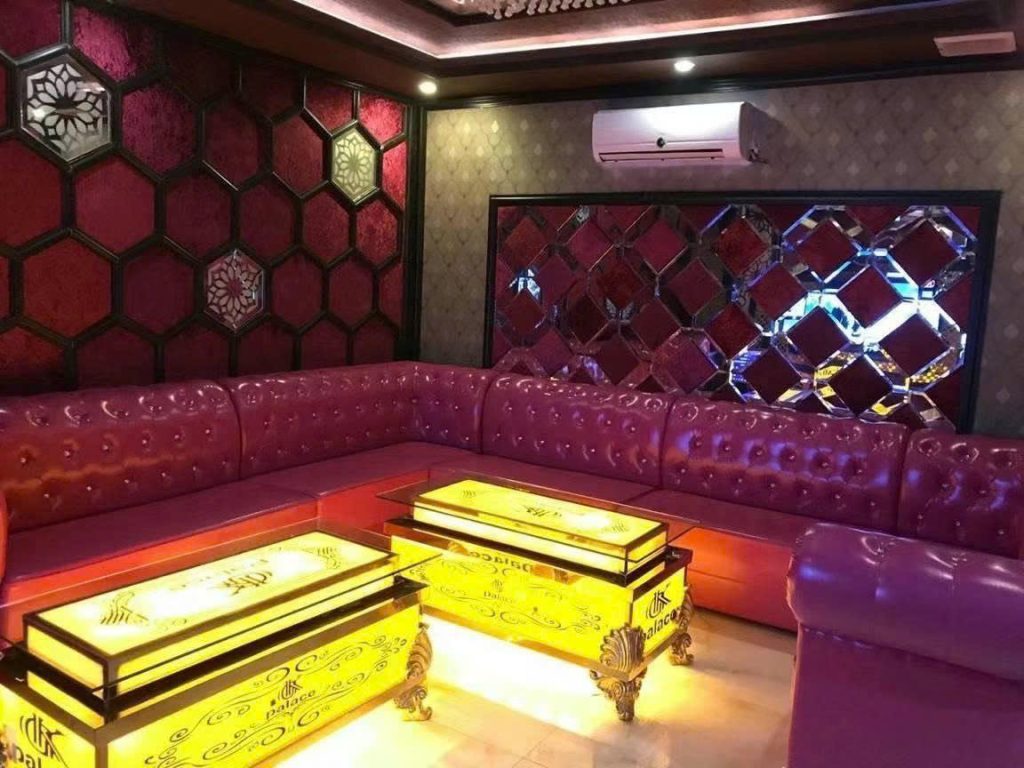 GK22 黄金王国 KTV 酒红蜂巢绒墙包厢与紫红长卡座