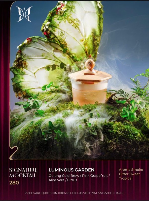 KÉN SKYBAR 招牌无酒精 Luminous Garden：铜盖玻璃罐置于苔藓造景中，巨型蝴蝶装置与烟雾环绕