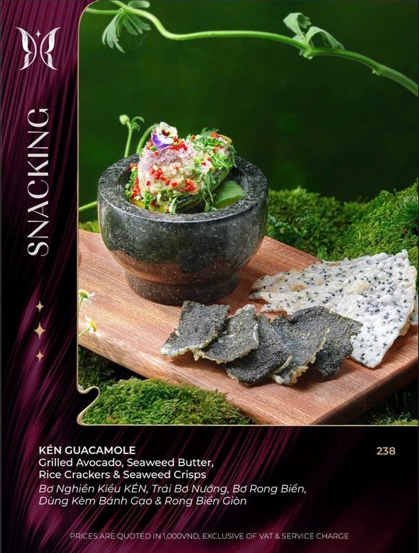 KÉN SKYBAR 牛油果小食：石钵盛装，配脆片与海苔碎，摆在苔藓造景上