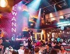 THE WANN 舞台 live band 表演与二层看台